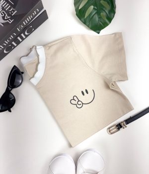 TSHIRT SINAL DE PAZ  COR NUDE CLARO